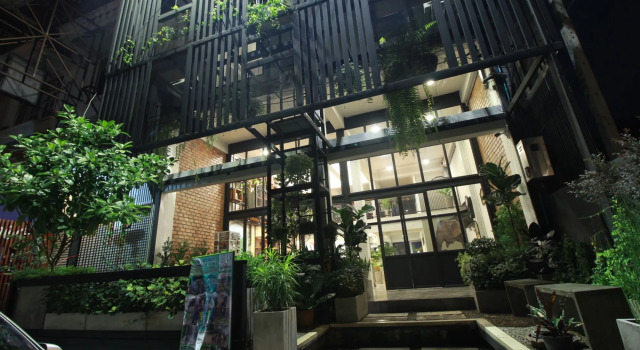 Hobnob Hostel, Забронировать Хостел Отели Чиангмай с парковкой, рядом с Wat Srisupan, Парковка