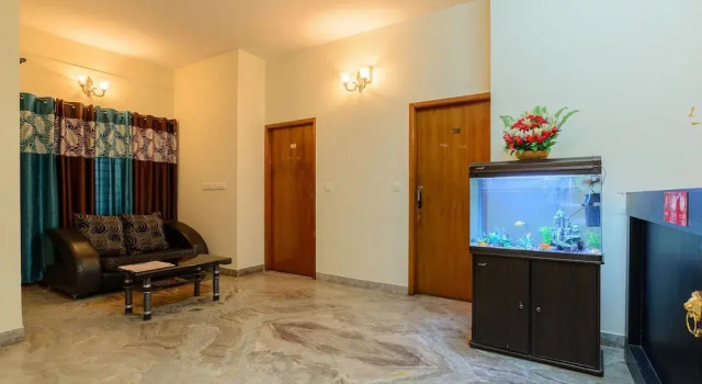 OYO 9250 Green Suits, Забронировать Отель Индиранагар Бангалор, рядом с Больница Манипал
