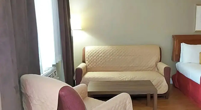 Шестиместный семейный номер Standard Seelys Motel