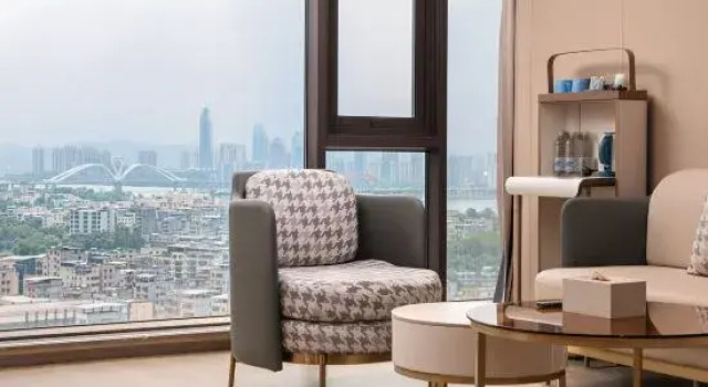 Люкс Deluxe HanTing Hotel (Huizhou Shuikou)