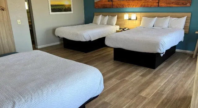 Люкс Standard Days Inn by Wyndham Warrensburg