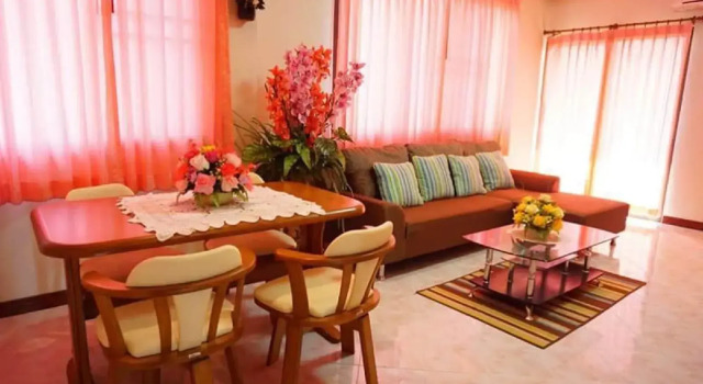 Phimaibury Apartment, Varaa Huoneisto Hotellit North-Eastern Thailand pysäköinnillä, Pysäköinti