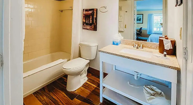 Четырёхместный номер Standard Inn on the Square, an Ascend Collection Hotel
