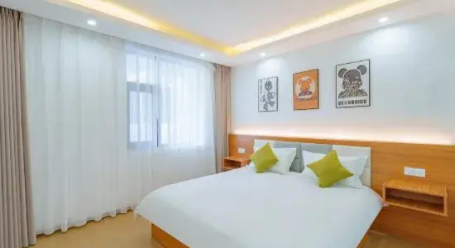 Люкс Grand Dali Guiyin Homestay (Erhai Caicun Longkan Wharf Branch)