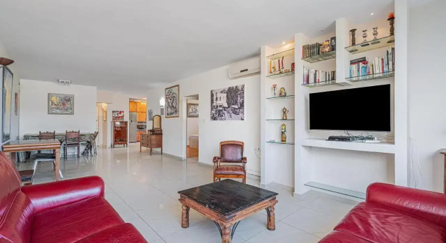 2BR - 2 12 Hei be-Iyar St Tel aviv, Забронировать Апартаменты/квартира Тель-Авив Тель-Авивский округ, рядом с Площадь Рабина