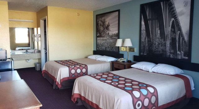 Четырёхместный номер Standard Super 8 by Wyndham Arkadelphia Caddo Valley Area