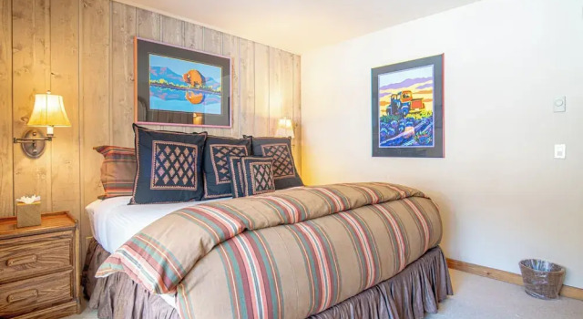 Andora Alpine Retreat - 2BD in Downtown Ketchum, Rezerwuj Apartament Hotele w Idaho z parkingiem, Parking