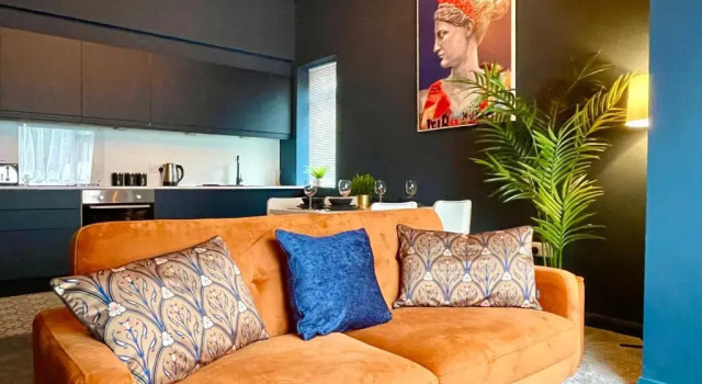 Stunning & Stylish 2 Bedroom Apartment! - 5 Minute Walk to the Best Beach! - Great Location - FREE Parking - Netflix - Fast WiFi - Smart TV - Newly decorated - sleeps up to 4! Close to Bournemouth & Poole Town Centre & Sandbanks, Varaa Huoneisto Asunnot kohteessa Merseyside, Huoneisto