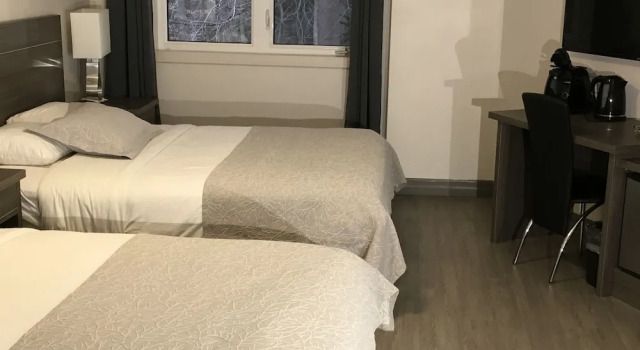 Четырёхместный номер Deluxe Amber Hotel