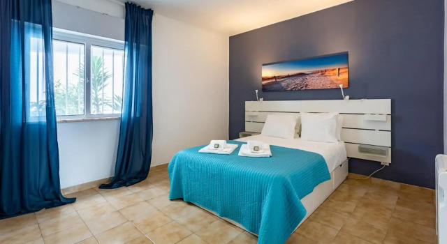 Charming Beachside Apartment w/ Pool by LovelyStay, Забронировать Апартаменты/квартира Апартаменты Алгарви, Апартаменты/квартира