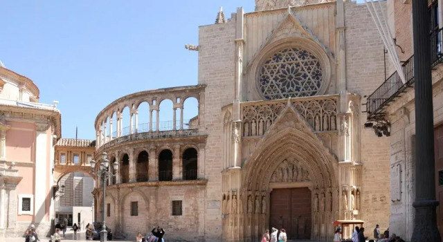 Апартаменты Travel Habitat Plaza de la Virgen