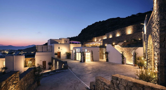ΑRCS Suites & Residences