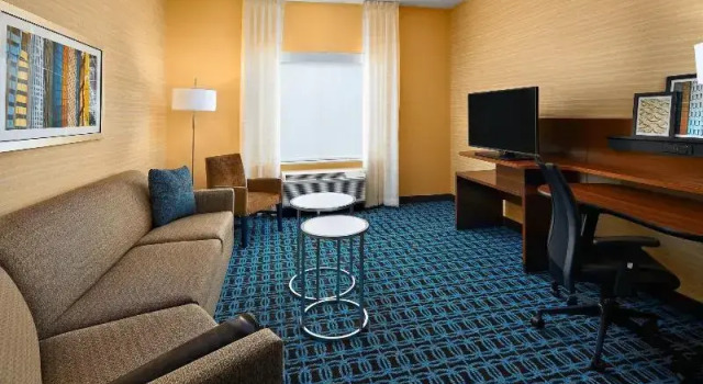 Двухместный люкс Fairfield Inn & Suites by Marriott Fresno Yosemite International Airport