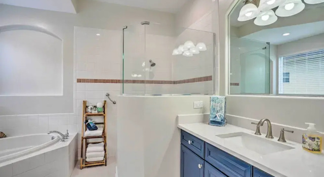 Коттедж Luxury Naples Home w/ Private Pool & Hot Tub
