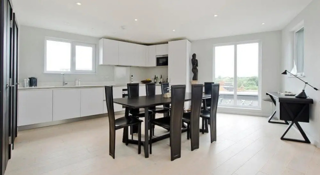 Fabulous 2-bed Penthouse, Wimbledon, Забронировать Отель Отели Англии 3 звезды, 3*