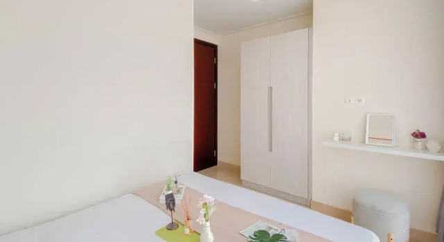 Апартаменты Standard Big and Cozy 1BR with Working Room Menteng Park Apartment
