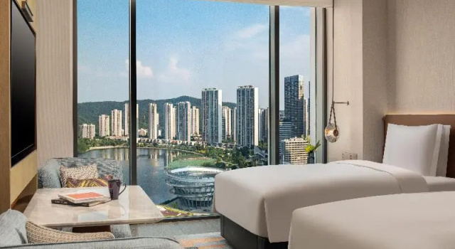 Четырёхместный номер Standard с видом на окрестности Hotel Indigo Changsha Meixi Lake