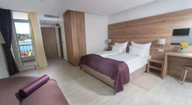 Двухместный номер Standard с балконом и с видом на море Hotel Biokovo