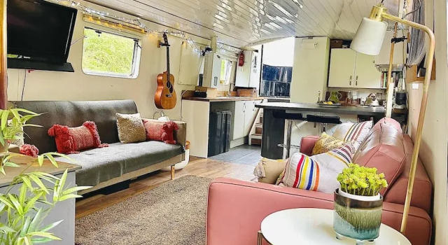 Boutique Boat Stays Contemporary Barge
