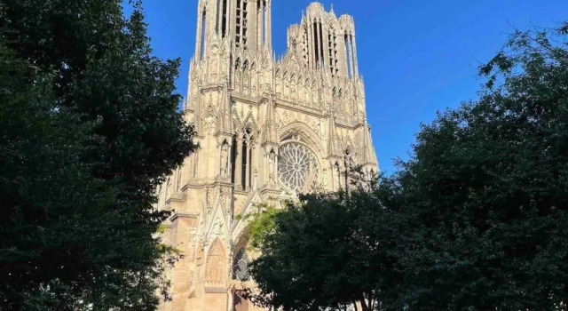 Superbe Loft 100m2 Proche Cathedrale Avec Parking, Rezerwuj Apartament Reims Champagne