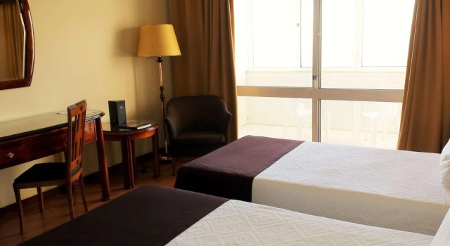Двухместный номер Standard с балконом и с видом на город Golden Tulip Porto Gaia