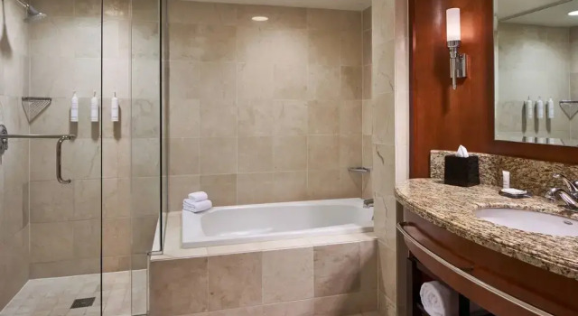 Четырёхместный клубный номер Standard Washington Marriott at Metro Center