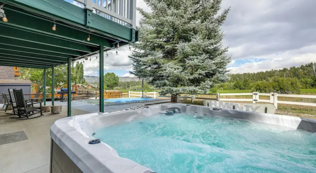 Коттедж Walk to Slopes: Gem w/ Hot Tub in Big Bear Lake