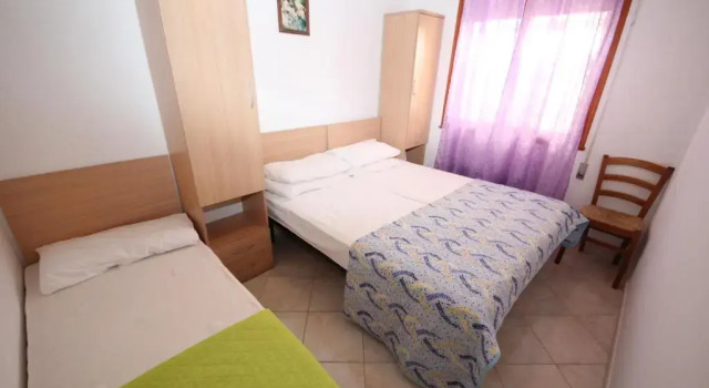 Villa Debby appartamento 01, Prenota Appartamento Hotel a Veneto con parcheggio, Parcheggio