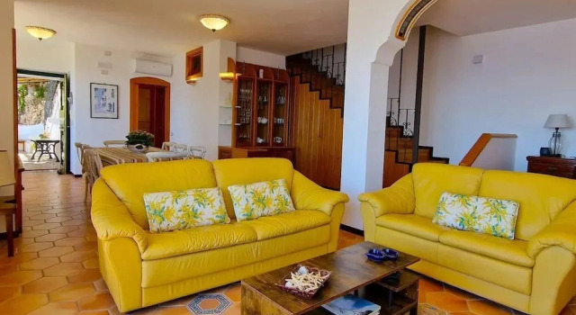 Amalfi Detached Sea View Villa W/solarium Terrace, Забронировать Вилла Коттеджи Амальфи, рядом с Cloister of Paradise Chiostro del Paradiso, Коттедж