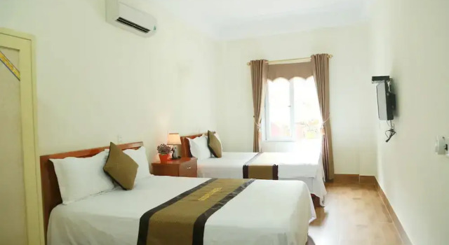 Четырёхместный номер Standard с балконом и с видом на город Gold Plus Hotel