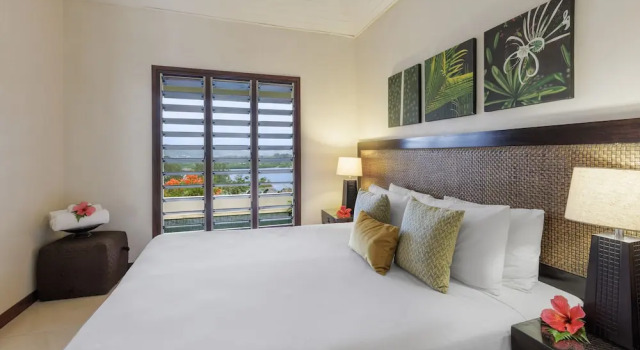 Бунгало с балконом и с видом на залив Mangoes Resort