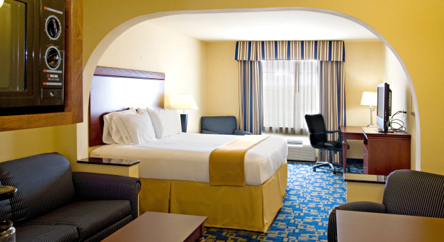 Holiday Inn Express Jourdanton - Pleasanton by IHG, Rezervați Hotel Pleasanton Texas