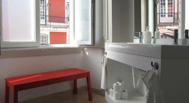 Кровать в общем номере (женский номер) Inn Possible Lisbon Hostel