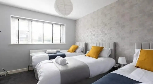 Huge Home,sleeps 12, Private Parking, Pets ok, Забронировать Отель Отели Англии 3 звезды, 3*