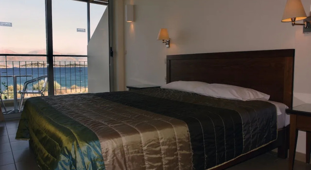 Студия с балконом и с видом на море Mirabella Apartments