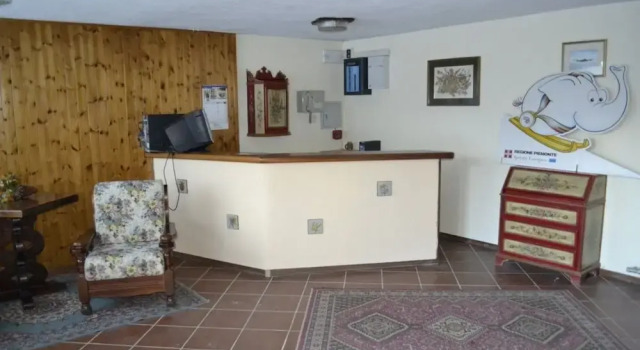 Piccolo Chalet, Забронировать Шале Отели Саузе-д'Ульс с парковкой, рядом с Горнолыжный курорт Саузе-д’Ульс - Жувансо, Парковка