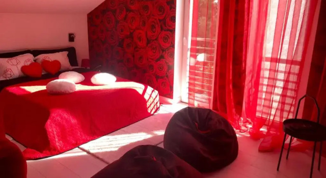 Rožu romantika, Book Hotel Cesis Gauja National Park, nær Unity Square