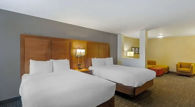 Люкс Deluxe Comfort Suites Loveland