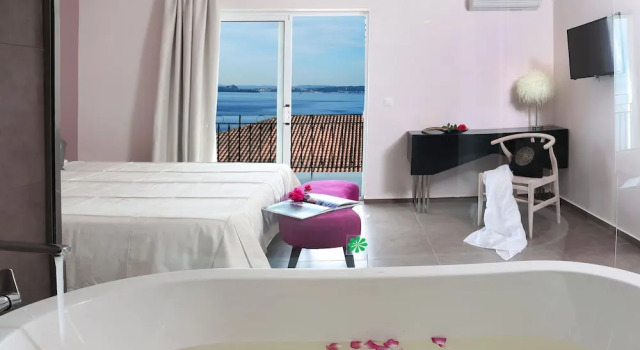 Двухместный номер Superior с балконом и с видом на море Pantokrator Hotel