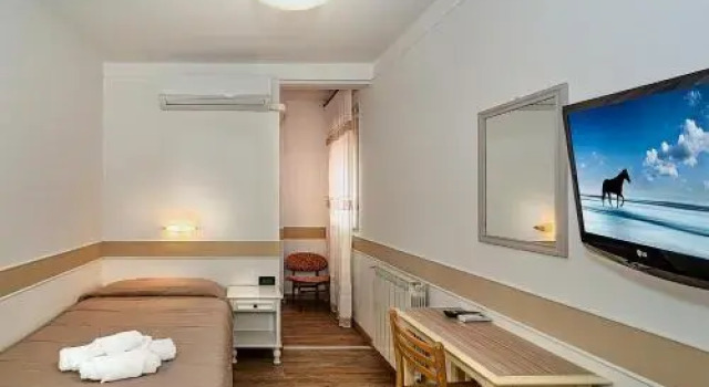 Hotel Ambra, Забронировать Отель Отели Форте-дей-Марми с парковкой, рядом с Пляж Форте-дей-Марми, Парковка