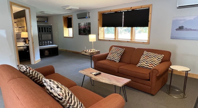 Tahquamenon Suites Lodging, Varaa Lomakoti Paradise Michigan