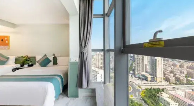 Люкс Luxury Yinshi Shiguang Homestay (Weihai Hanlefang Railway Station)