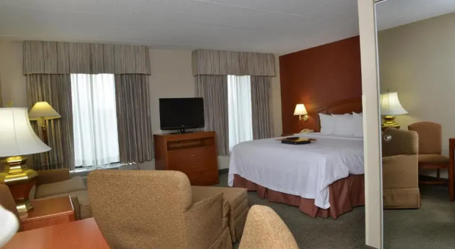 Люкс Hampton Inn & Suites by Hilton Windsor