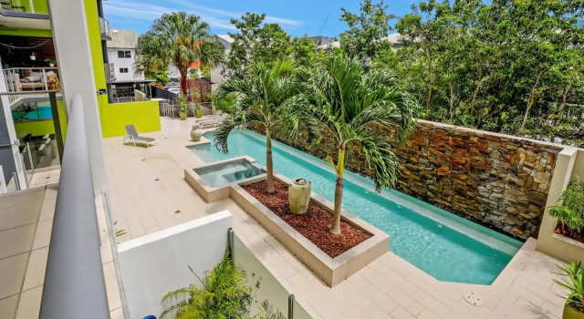 Pool View City Centre Apartment 206