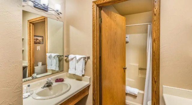 Четырёхместный номер Standard Somerset Inn & Suites