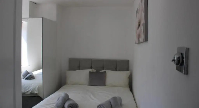 Beautiful 3 bedroom house with parking