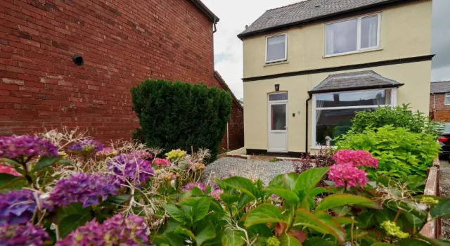 Коттедж Maintenance, Transport, Medical Teams Bargain, 3 Bed Detached House, Mold, Sleeps 1 to 5