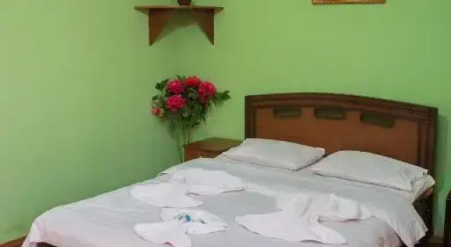 Полулюкс Deluxe Hotel Kvareli
