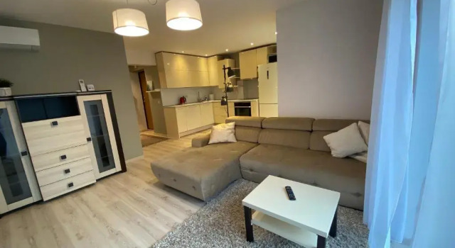 Sunny apartment, 5min to the sea. Parking. Self check in., Boek Appartement Palanga 