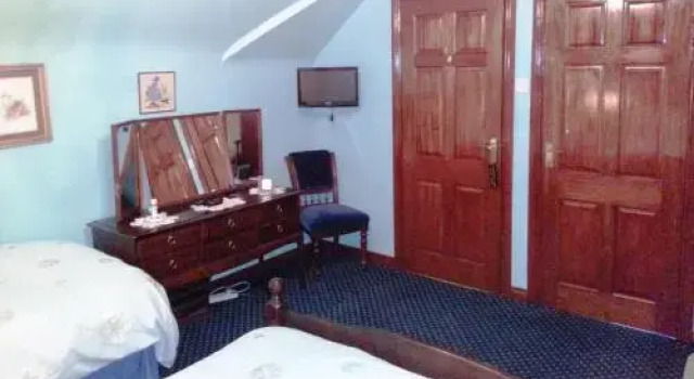 Quarrytown Lodge, Забронировать Отель Баллимина Графство Антрим